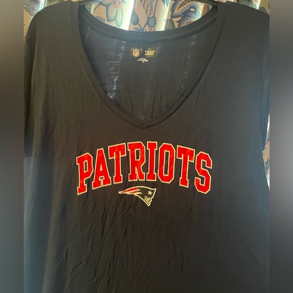 NWT- 🏈 WOMENS NFL PATRIOTS 🏈
OFFICIAL LICENSED MERCHANDISE - Picture 2 of 6